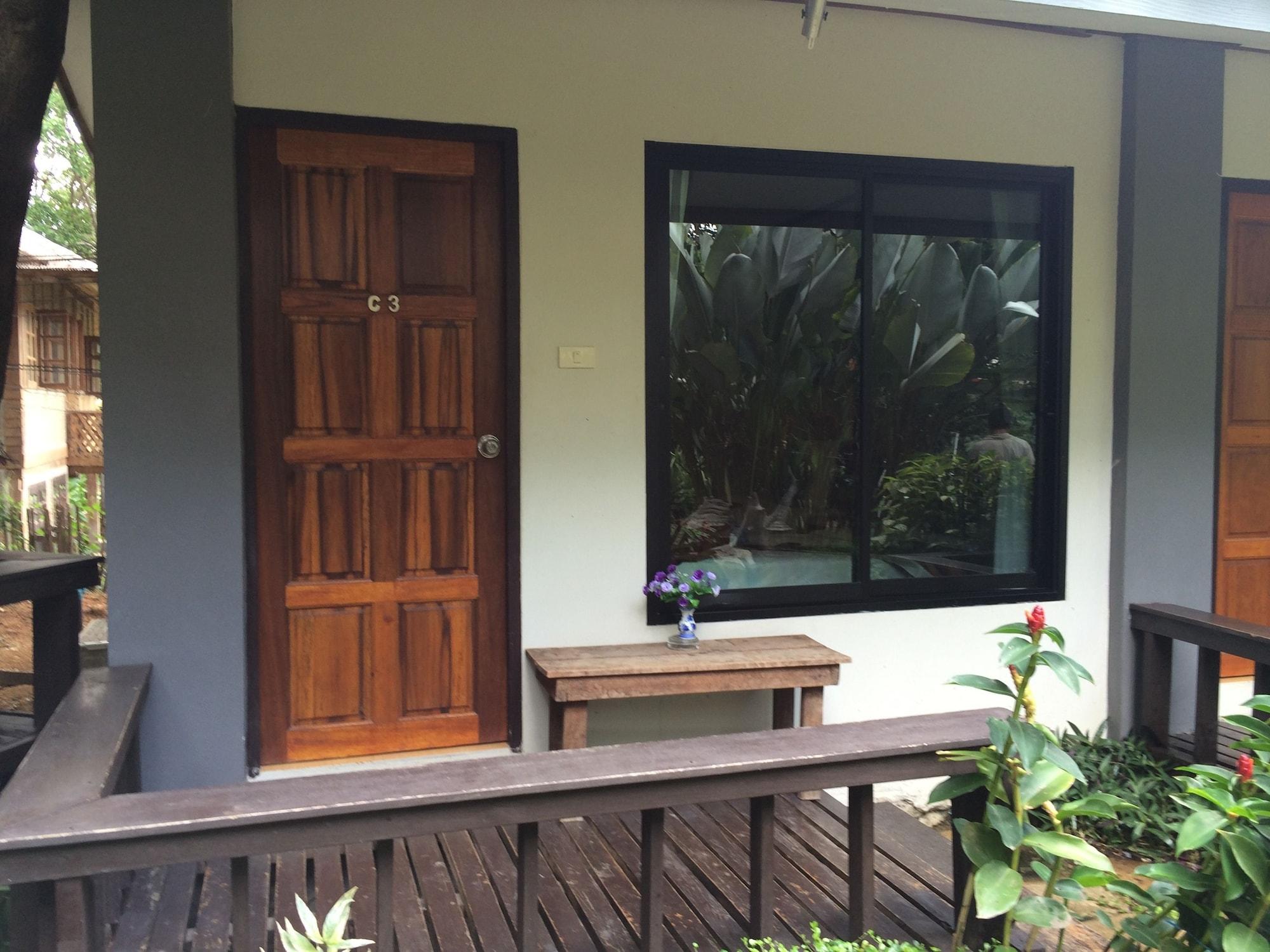 The Sylvana Pai Luaran gambar