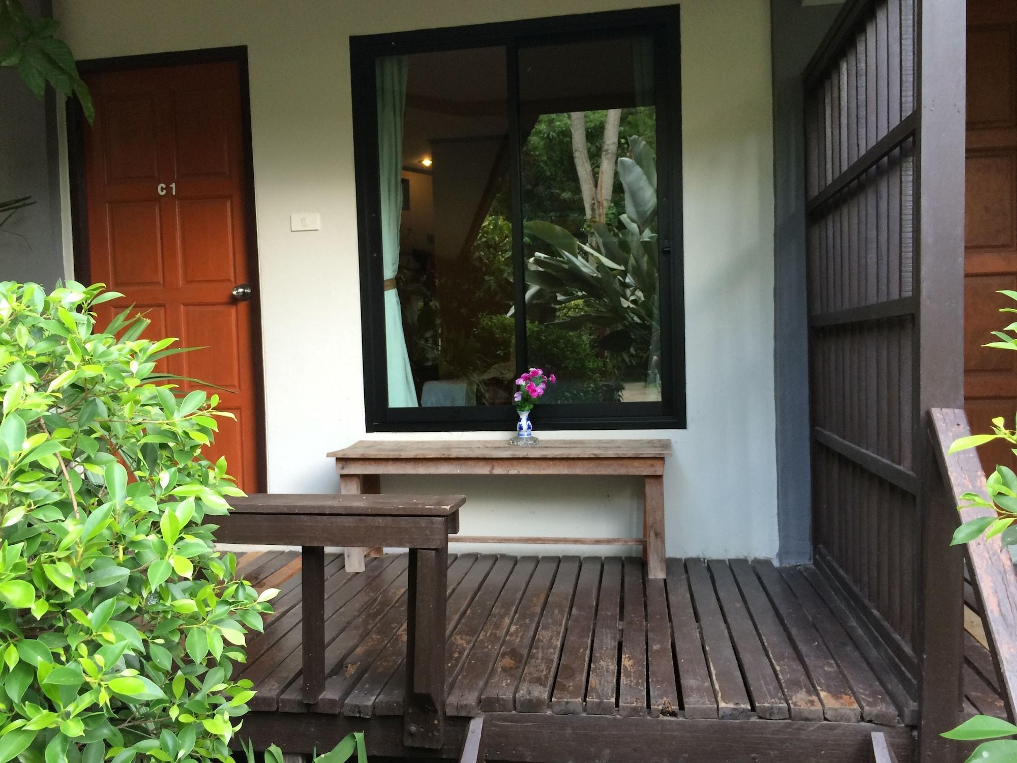 The Sylvana Pai Luaran gambar